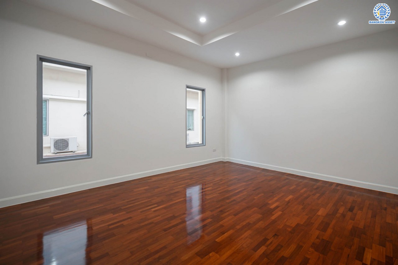 บ้านมือสองตกแต่งใหม่ ดีไซน์สวย โครงการ นนทรีพลัส บางกรวย เนื้อที่ 20 ตร.ว. ฟังก์ชัน 4 ห้องนอน 3 ห้องน้ำ จอดรถได้ 1 คัน รองรับทุกกิจกรรม บนทำเลเชื่อมต่อหลายเส้นทาง ใกล้จุดขึ้นทางด่วน "ประจิมรัถยา" และรถไฟฟ้าสายสีแดง "สถานีบางบำหรุ"